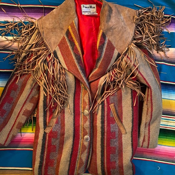 Pioneer wear vintage colorful southwestern print wool and suede fringe jacket - Picture 14 of 14